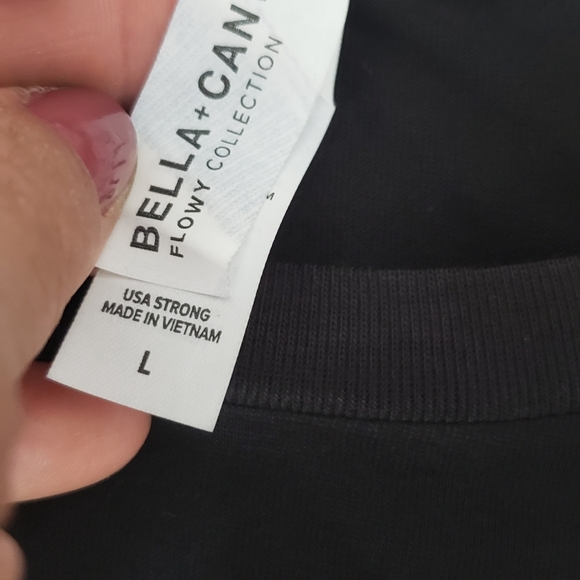 🚫SOLD🚫 NEW, BLACK LIVES MATTER crop top - Picture 4 of 8